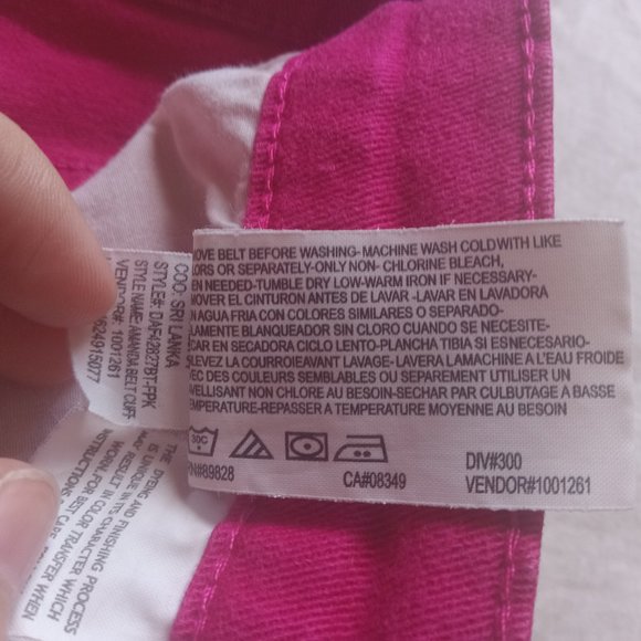 Gloria Vanderbilt Amanda Classic Stretch Hot Pink Capri Jeans - Picture 4 of 4